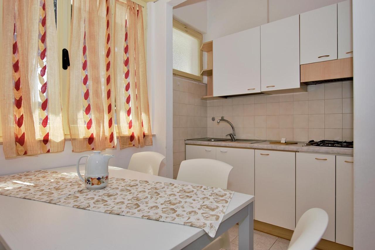 Residenza Valcris Apartment Lignano Sabbiadoro Exterior foto